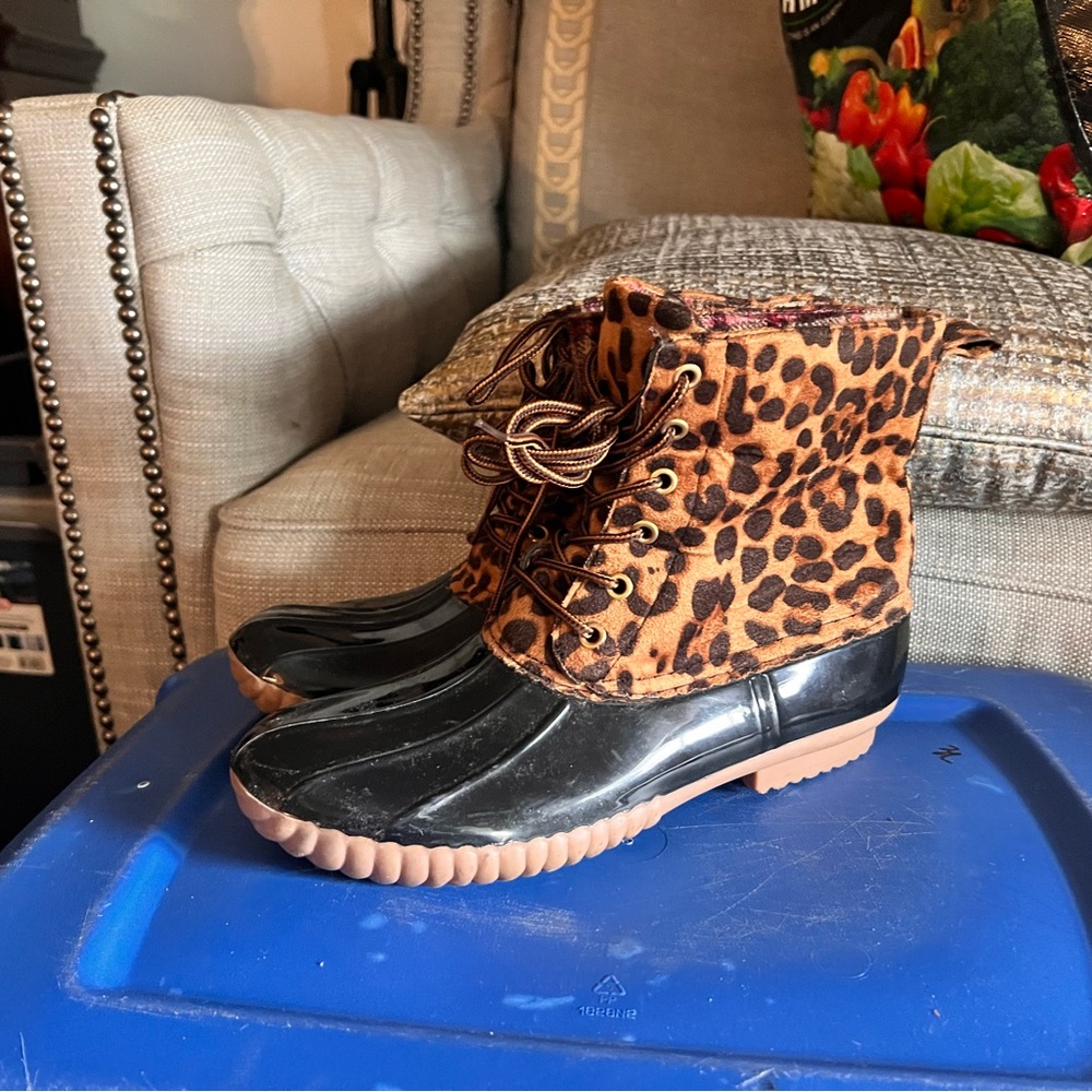 Leopard Print Women's Lace-Up Boots - Picture 3 of 6